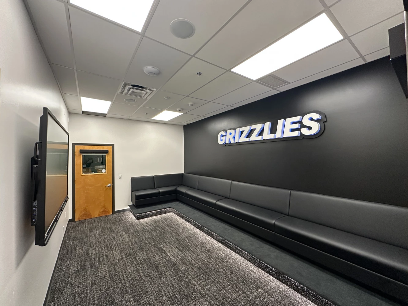 Bear Creek School locker rooms (17)