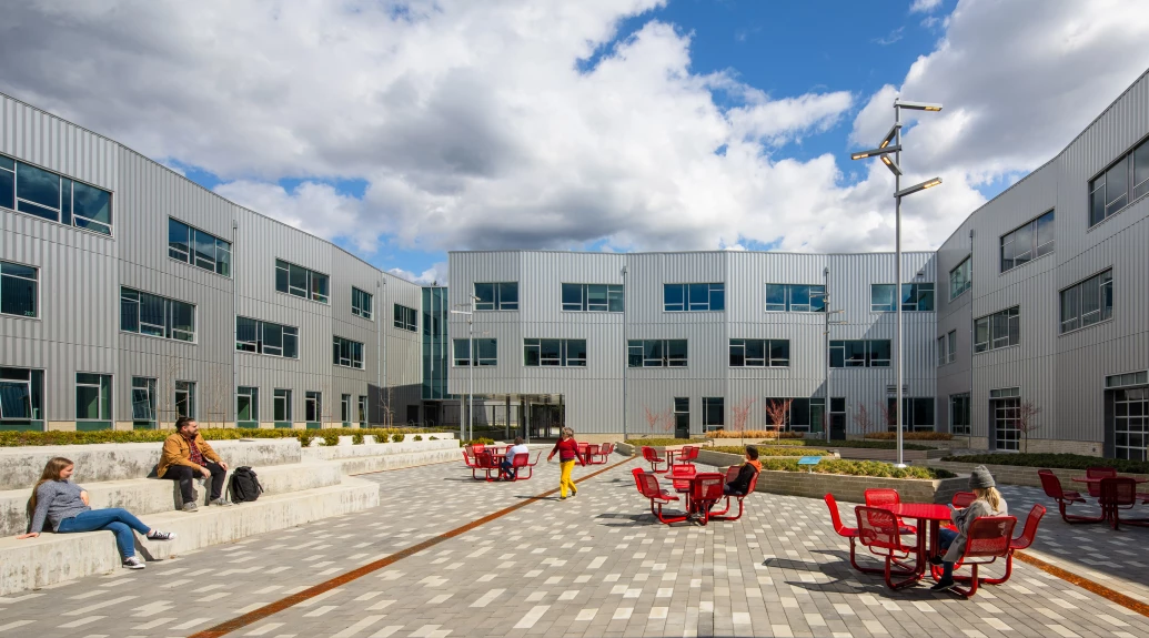 20210408-LS20210408_juanitahs_008_p-lg3300