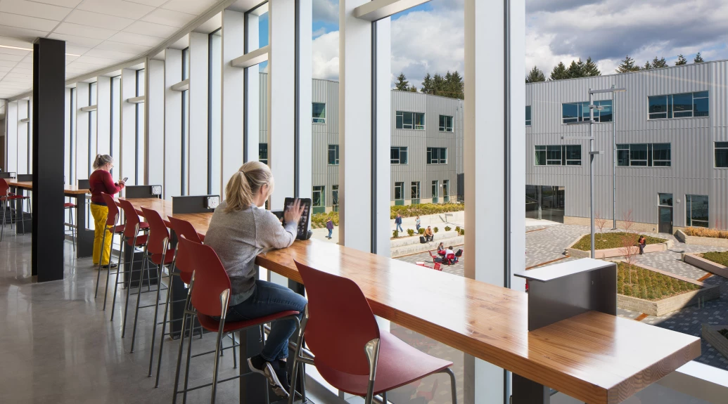 20210408-LS20210408_juanitahs_013_p-lg3300