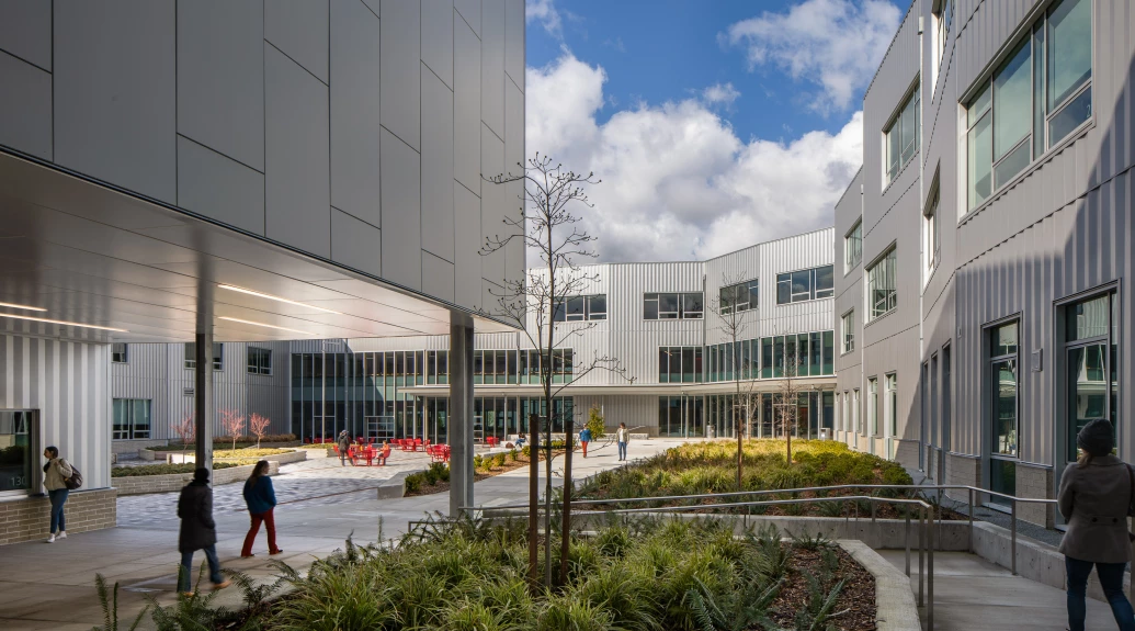 20210408-LS20210408_juanitahs_002_p-lg3300